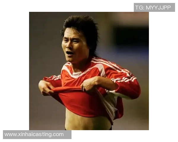 足球明星李毅亲笔签名照片珍藏版展现其辉煌足球生涯与个人魅力 足球明星李毅亲笔签名照片珍藏版展现其辉煌足球生涯与个人魅力